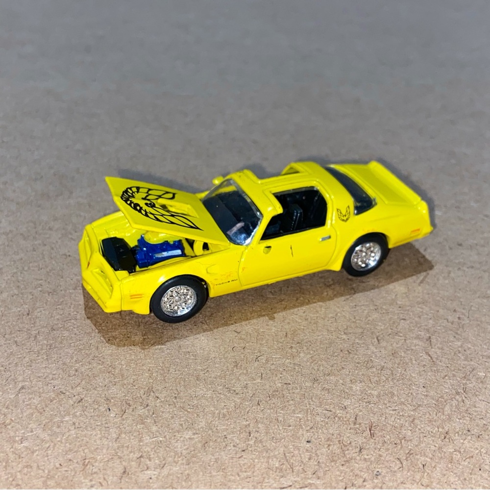RACING CHAMPIONS Yellow ‘78 Pontiac Trans Am Motor Trend Diecast Car